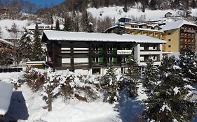 Gästehaus Schusser an der Therme, Frühstück, Doppelzimmer und Ferienwohnung